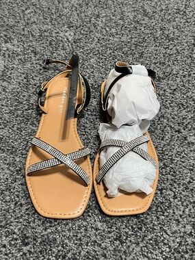 Madden Girl Stance-R Black Sandal Flats Size 7 NIB